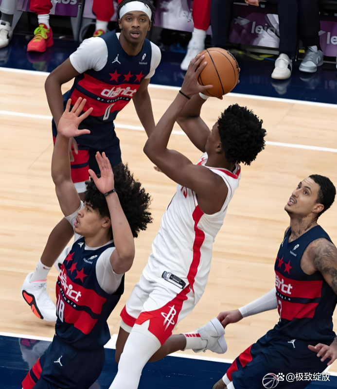 九游游戏中心-关于转会期突围战来临，洛杉矶湖人围绕NBA常规赛更衣室发声，震撼外界，球探报告显示潜力的信息